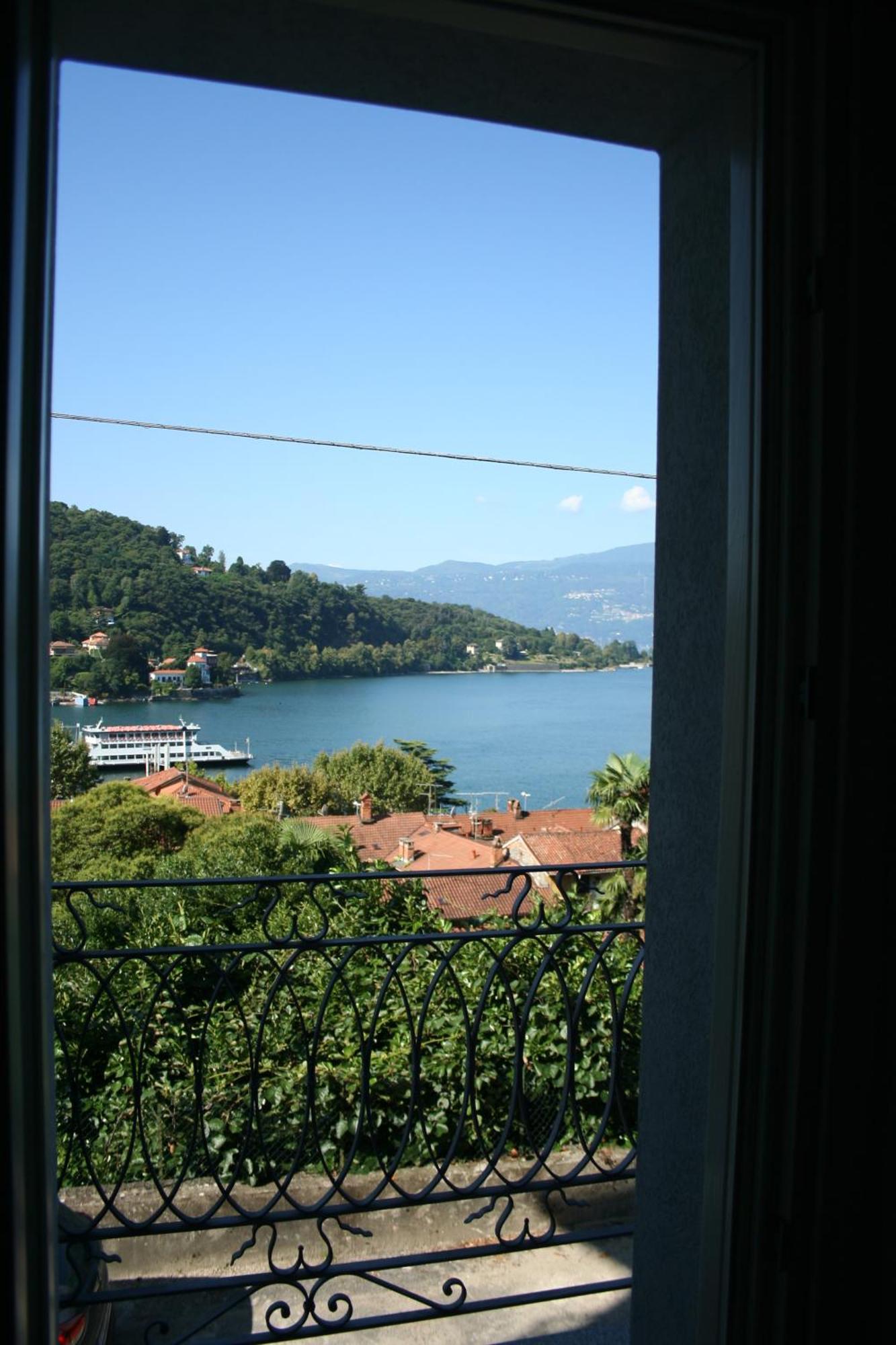 Appartamenti I Fiori Del Lago ラヴェーノ エクステリア 写真