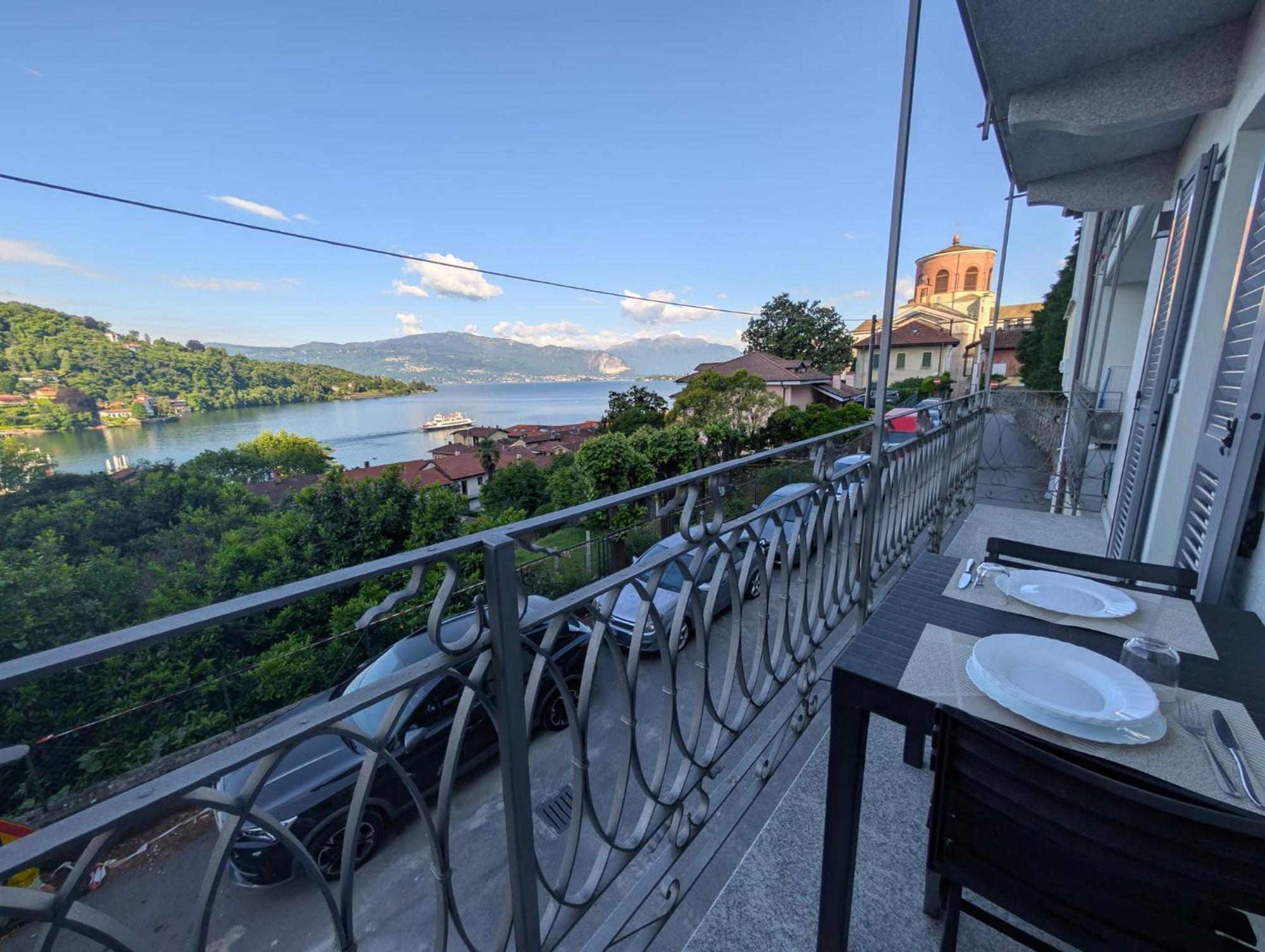 Appartamenti I Fiori Del Lago ラヴェーノ エクステリア 写真